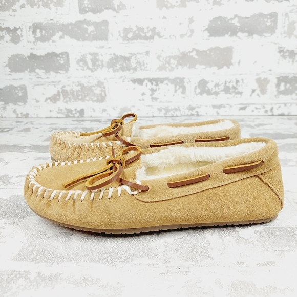 New Minnetonka Tan Suede Slip On Lace Top Fur Lining Casual Flat Loafers F80 - Picture 1 of 11